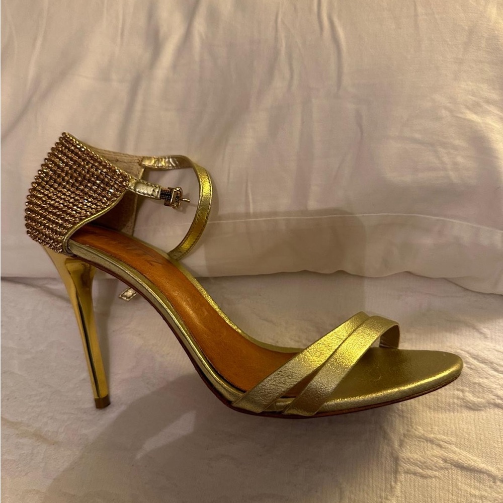 bearly used, new, and fashion! Amazingly comfortable!